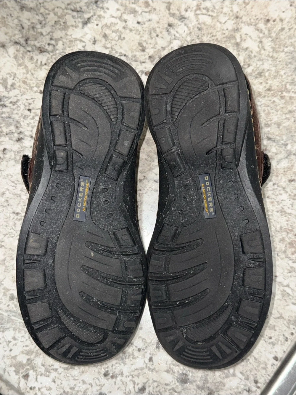 Dockers Men’s Brown Leather Velcro Sandals size 9M
